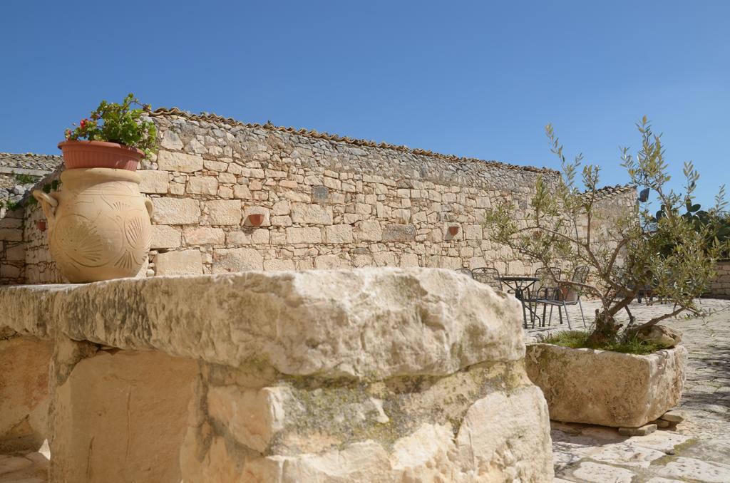 Casina Di Grotta Di Ferro Guest House Santa Croce Camerina Exterior photo