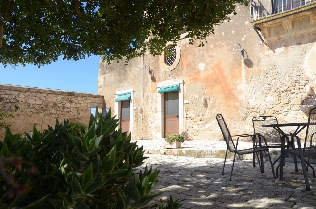 Casina Di Grotta Di Ferro Guest House Santa Croce Camerina Exterior photo