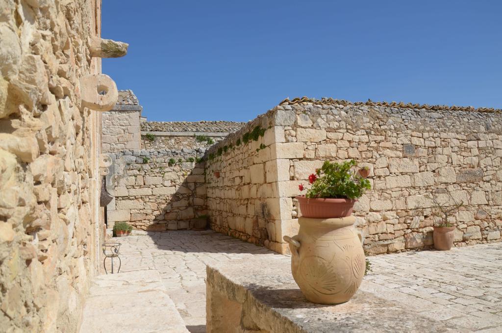 Casina Di Grotta Di Ferro Guest House Santa Croce Camerina Exterior photo