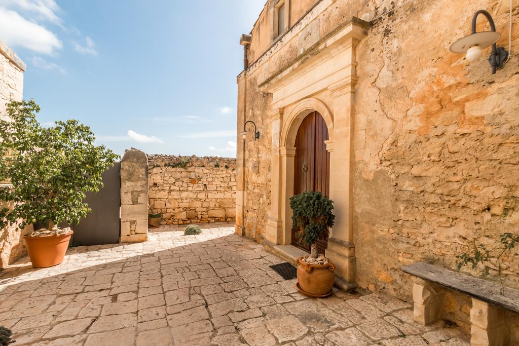 Casina Di Grotta Di Ferro Guest House Santa Croce Camerina Exterior photo