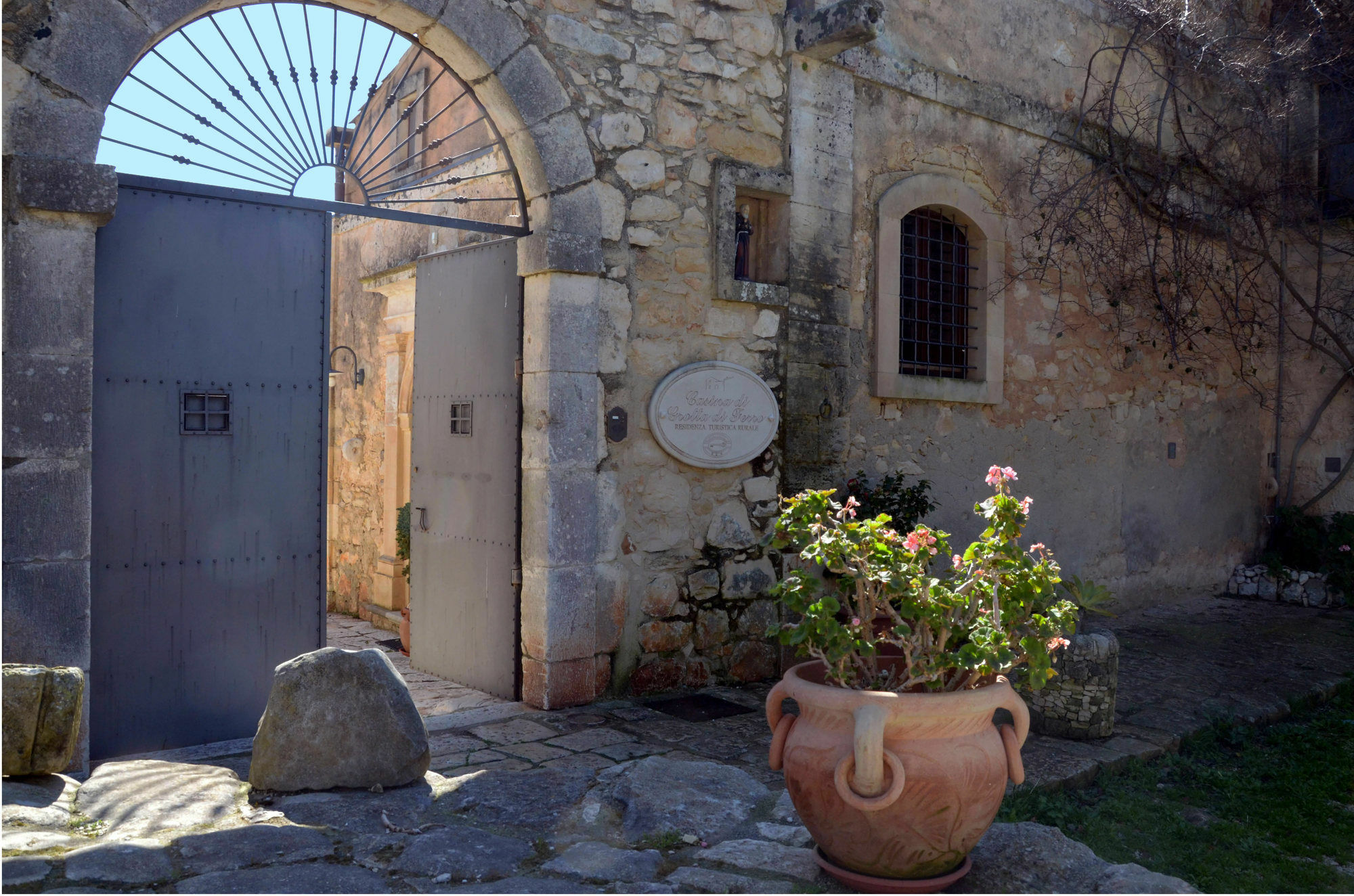 Casina Di Grotta Di Ferro Guest House Santa Croce Camerina Exterior photo